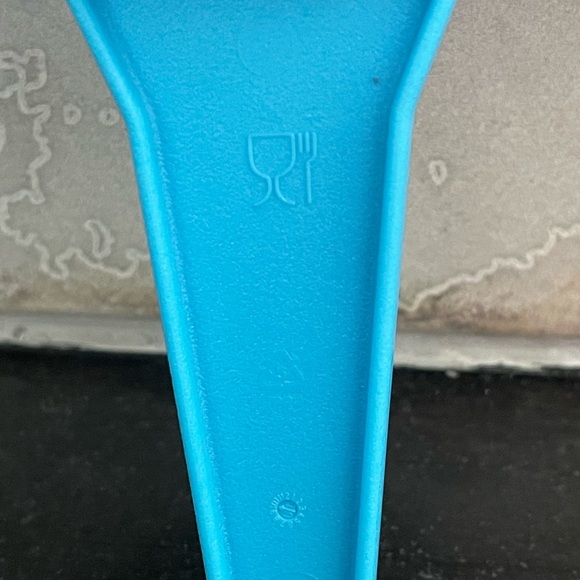 Tupperware Blue Funnel - Picture 6 of 9